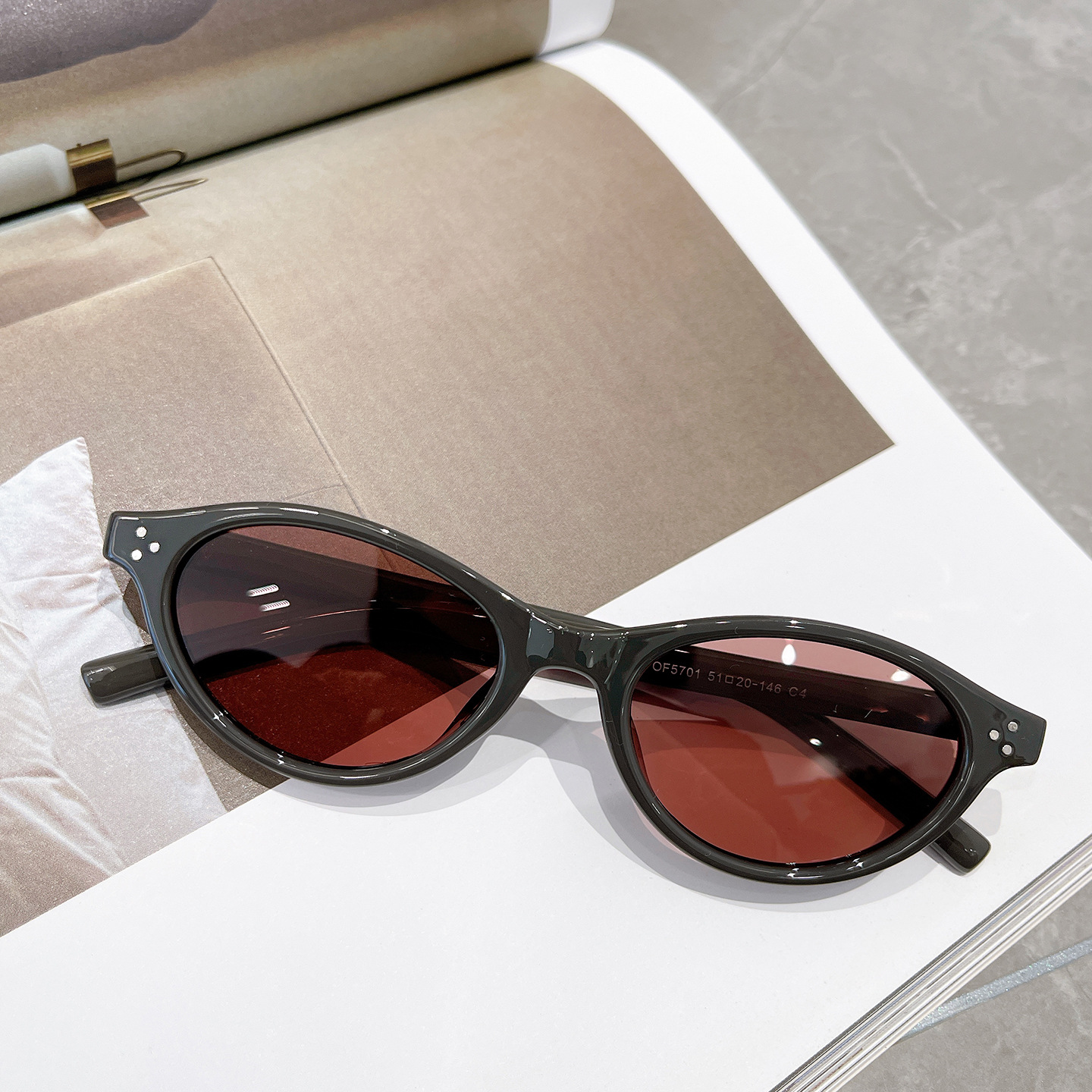 C2-Gray&Brown Red