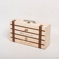 Boîte cadeau en bois écologique décorative pour deux bouteilles de vin avec poignée pour le rangement de mariage