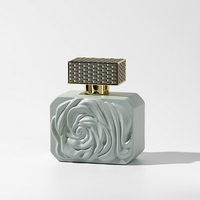 Flacon de parfum de luxe en verre gaufré avec bouchon sphérique, atomiseur carré vide rechargeable, couleur et logo personnalisables