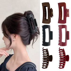 Venta al por mayor 2025 de moda de silicona grande pinza de pelo para mujeres suave no pellizco cabeza con protector de cuero cabelludo para fiesta accesorios para el cabello - Product Image 1