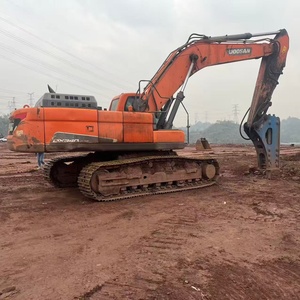 Excavadora hidráulica de cadenas grande para operaciones en sitios de construcción, usada, marca Doosan DX340, en stock para venta a bajo precio. - Product Image 1