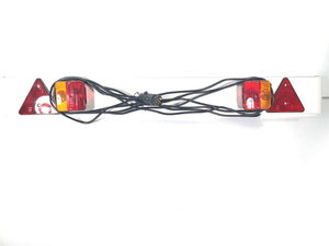 Nouvelles plaques réflectrices triangulaires extensibles en acier galvanisé pour feux de remorque, homologuées pour camions et véhicules agricoles - Product Image 5