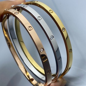 กำไลทองหรูหราแฟชั่นขายดีเครื่องประดับสร้อยข้อมือสแตนเลสชุบทอง18K - Product Image 4