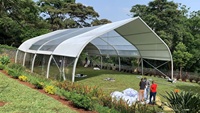 Cadre en aluminium Double revêtement en PVC Mur ignifuge imperméable 300 places Fête de mariage en plein air Fête funéraire Tente de réception
