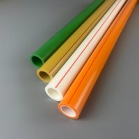 Tuyau d'eau chaude en matériau vierge anti-corrosion et résistant à la chaleur pour la construction et l'alimentation en eau potable