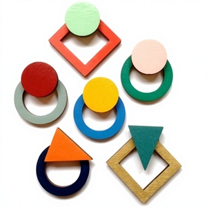 Boucles d'oreilles créoles de luxe en acrylique, design élégant et tendance, en résine colorée, bijoux unisexes, boucles d'oreilles pendantes à la mode pour femme - Product Image 1