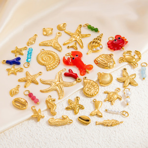 SUMMLY Venta al por mayor de dijes de acero inoxidable chapados en oro de 18K con diseños de Corazón Oceánico, Sol y Mariposa, para joyería de moda y accesorios DIY - Product Image 4