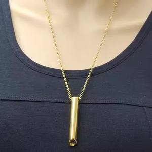 قلادة صفارة مخصصة عصرية من الفولاذ المقاوم للصدأ الذهبي غير القابل للصدأ لتخفيف التوتر والتأمل وتهدئة القلق والتنفس - Product Image 2