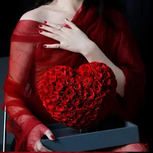 Apresente suas 199 rosas em uma caixa de presente de acrílico flor imortal em forma de coração, famosa na internet