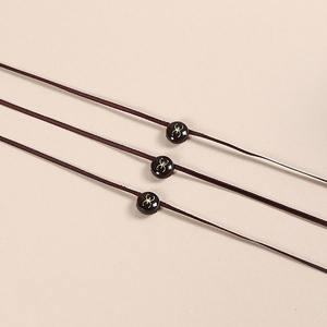 Etiqueta Colgante de Plástico con Logotipo Impreso en Relieve con <span class=keywords><strong>L</strong></span>ámina Dorada, Precio de Fábrica, Marca Personalizada, para Prendas de Vestir - Product Image 3