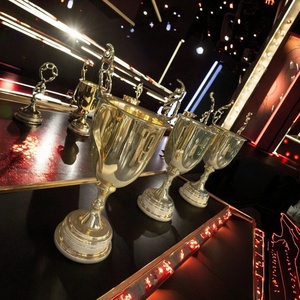 Tùy chỉnh trọng lượng nhẹ nhựa nghệ thuật 3D trang trí độ bóng cao kết thúc sợi thủy tinh bền Electroplated âm nhạc của công ty kim tự tháp - Product Image 3