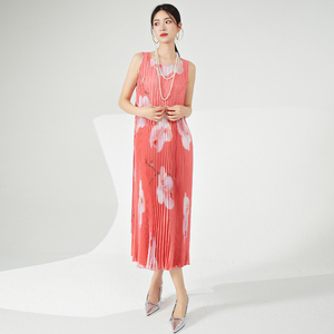 Ropa de Mujer al por Mayor, Vestido Maxi Casual Elegante para Mujer, Estampado Floral Grande, Sin Mangas, Recto, Plisado Estilo Miyake - Product Image 4