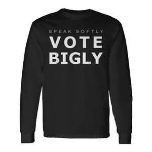 Maglietta a maniche lunghe Speak Softly Vote Bigly - Product Image 1