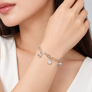 สร้อยข้อมือรูปผีเสื้อและหัวใจ สแตนเลสประดับมุกสีขาว สีทองและสีเงิน - Product Image 5