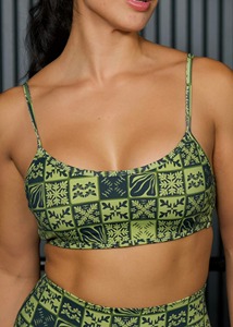 Ensemble de yoga 2 pièces respirant avec haut court à bretelles spaghetti à imprimé géométrique et short cycliste taille haute, certifié BSCI - Product Image 3