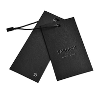 Étiquettes suspendues en papier cartonné épais de luxe personnalisées avec logo pour vêtements, chaussures, sacs et articles de mode – Vente en gros