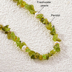 Collier en gros pour femmes avec perles de péridot naturel et perles d'eau douce, bijoux en cristal de guérison pour commande en gros de magasin de cristal - Product Image 5