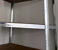 Étagère de rangement industrielle en acier durable à 4 niveaux en forme de L pour entrepôt et présentation en magasin