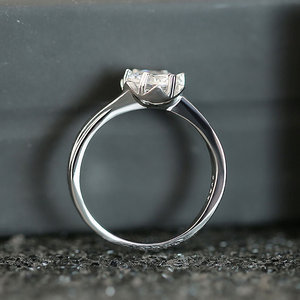 Anello Classico a Sei Punte con Zirconi, Gioiello Scintillante da Donna per Fidanzamento, Uso Quotidiano e Regalo - Product Image 4