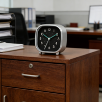 Horloge analogique silencieuse à quartz moderne en plastique argenté de 3,5 pouces avec affichage à aiguilles et veilleuse pour étudiants