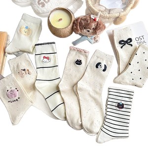 ถุงเท้ายาวครึ่งน่องสีขาวสำหรับผู้หญิง พร้อมโบว์ผีเสื้อและขอบระบายสไตล์ญี่ปุ่น ถุงเท้าทรงสาวหวานสำหรับวัยรุ่น ระบายอากาศได้ดี ซับเหงื่อ - Product Image 4