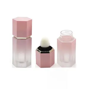 Индивидуальная упаковка косметики в форме шестигранника 4,5 мл пустая пластиковая контурная бутылка-контейнер для румян с губкой