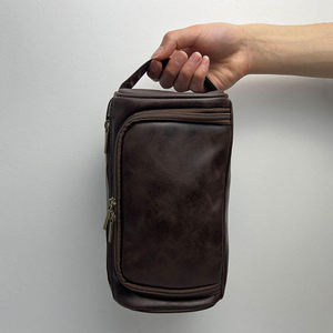 תיק רחצה מעור PU עמיד למים עם לוגו בהתאמה אישית ועם וו תלייה |   נרתיק קוסמטיקה יוקרתי לגברים ומאַרגֵן איפור - Product Image 6