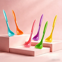 Cuillère à nourriture pour animaux de compagnie en PP, à long manche, pour aliments humides, pour chats et chiens, couleur personnalisée OEM, vente en gros