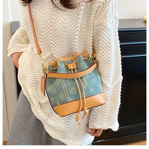 Bolsos de Hombro de PU con Cordón Estampado de Lujo para Mujer, Estilo Retro, de Moda, Casual, Tipo Bandolera, de Diseñador, Estilo Vaquero, Venta al por Mayor - Product Image 5