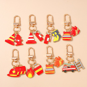 Ensemble de porte-clés de pompier héroïque en émail, <span class=keywords><strong>camion</strong></span> de pompiers et extincteur, pour cadeaux de retraite de pompier, souvenirs de service de sauvetage - Product Image 1