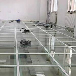 Современный стеклянный фальшпол 600x600 мм, антистатический, высоконагрузочный, для центров обработки данных и серверных, простой монтаж, долговечный, огнестойкий, премиум-класса - Product Image 1