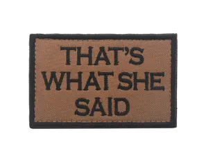 Eso es lo <span class=keywords><strong>que</strong></span> ella dijo divertido refrán bordado caqui verde tela carta etiqueta parche palo en chaleco uniforme parche - Product Image 1
