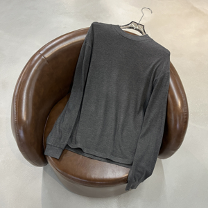 Camiseta básica de cachemira crema de alta elasticidad, suave y agradable al tacto, de corte holgado, color liso y manga larga. - Product Image 1