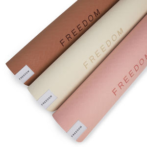 Tapete de Yoga Personalizado Antideslizante de TPE, Ecológico, de Doble Capa - Product Image 1