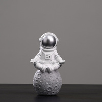 Artisanat en résine, ornements d'astronaute, ameublement créatif pour la maison, une variété de couleurs et de Styles peuvent être achetés en combinaison
