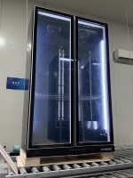 Réfrigérateur commercial vertical à porte vitrée LED pour boissons, vin et spiritueux, idéal pour supermarchés et bars-restaurants