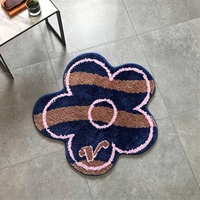 Petit tapis esthétique en forme de fleur, tufté à la machine, mini tapis de chevet, tapis décoratif en peluche douce pour la décoration de la chambre de fille