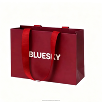 Sacs d'art recyclables en carton rouge, sacs de luxe pour le commerce de détail, emballage cadeau pour boutique, impression de logo personnalisé, vêtements, chaussures