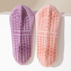 Acogedoras medias navideñas de punto por encima de la rodilla para mujer Compresión transpirable con patrones lindos Regalos de invierno a granel al por mayor - Product Image 6