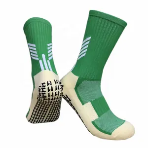 Vente en gros de chaussettes de Football en coton avec Logo brodé personnalisé, chaussettes de sport antidérapantes pour hommes