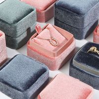 Vente en gros de nouveaux petits colliers décoratifs pour couples, boîte à bijoux en velours, emballage cadeau, bijoux