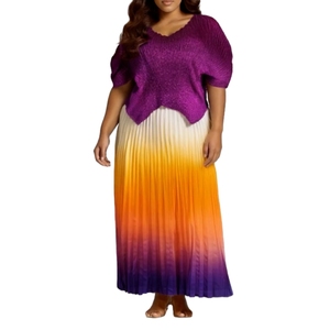 ชุดเซ็ตสองชิ้นแฟชั่นสำหรับผู้หญิง เสื้อคอวีสีพื้นแบบรูช พร้อมเดรสยาวพลิ้วแบบไล่เฉดสี ขายดีที่สุด - Product Image 1