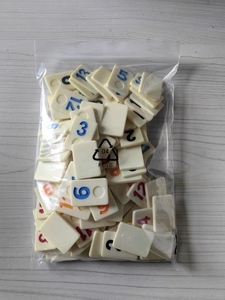 Jeu de société classique Rummy Cube pour enfants, 106 tuiles, 4 plateaux durables, étui, cubes en mélamine adaptés aux enfants, logo personnalisable, éducatif - Product Image 4