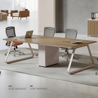 Bureau d'ordinateur moderne et élégant pour employés, mobilier de bureau au design stylé