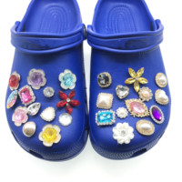 Vente en gros de breloques de luxe en métal avec strass pour chaussures de créateurs breloques mode en diamant accessoires de décoration de chaussures type sabot breloque