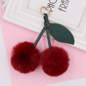 Vente en gros de porte-clés <span class=keywords><strong>pompon</strong></span> boule fourrure fruits cerise <span class=keywords><strong>mini</strong></span> dessin animé accessoires boule peluche pendentif sac à main porte-clés <span class=keywords><strong>pompon</strong></span> cerise - Product Image 5