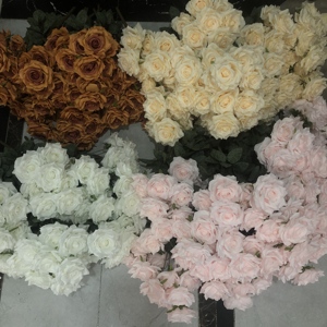 <span class=keywords><strong>Bouquet</strong></span> <span class=keywords><strong>de</strong></span> <span class=keywords><strong>roses</strong></span> blanches artificielles FL-099 9 têtes <span class=keywords><strong>de</strong></span> fleurs <span class=keywords><strong>roses</strong></span> <span class=keywords><strong>pour</strong></span> mariage à la maison Noël et Saint Valentin - Product Image 2