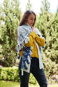 Sciarpa/Stola da donna bianca in maglia con motivo gufo delle nevi, stile casual sottile, alla moda, per serate e cene, ideale per primavera e autunno - Product Image 5