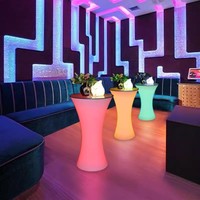 Meubles de discothèque de bar commercial LED extérieure allument la Table haute d'événement de fête de changement de couleur illuminée