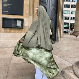 R-579 Ultimo Modello di Abaya Islamica Traspirante e Modesta con Stampa Frontale e Fiocco, Stile Dubai per Eid e Ramadan - Product Image 2